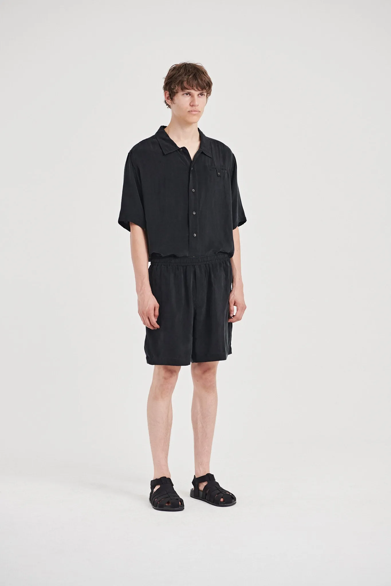 07 / Vegan silk Shorts black