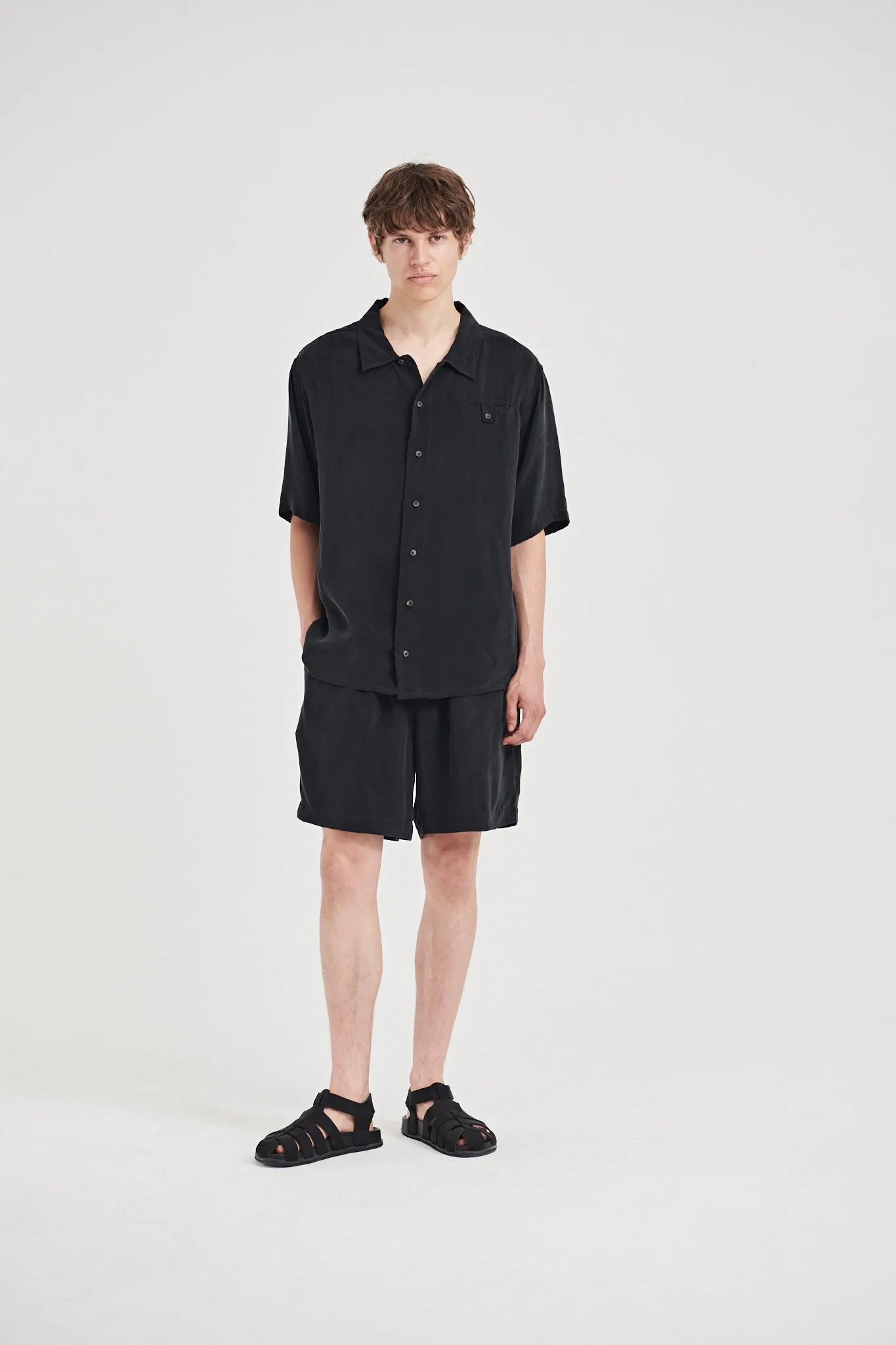 07 / Vegan silk Shorts black