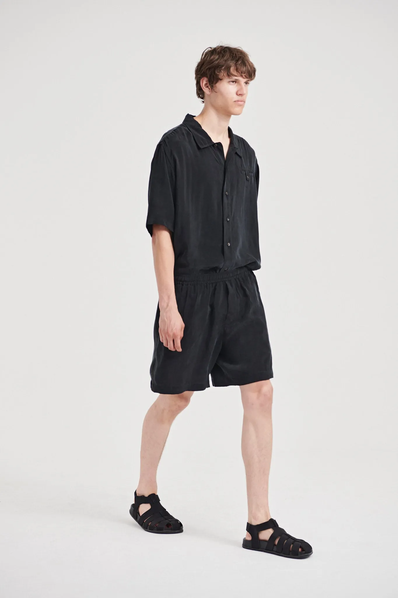 07 / Vegan silk Shorts black