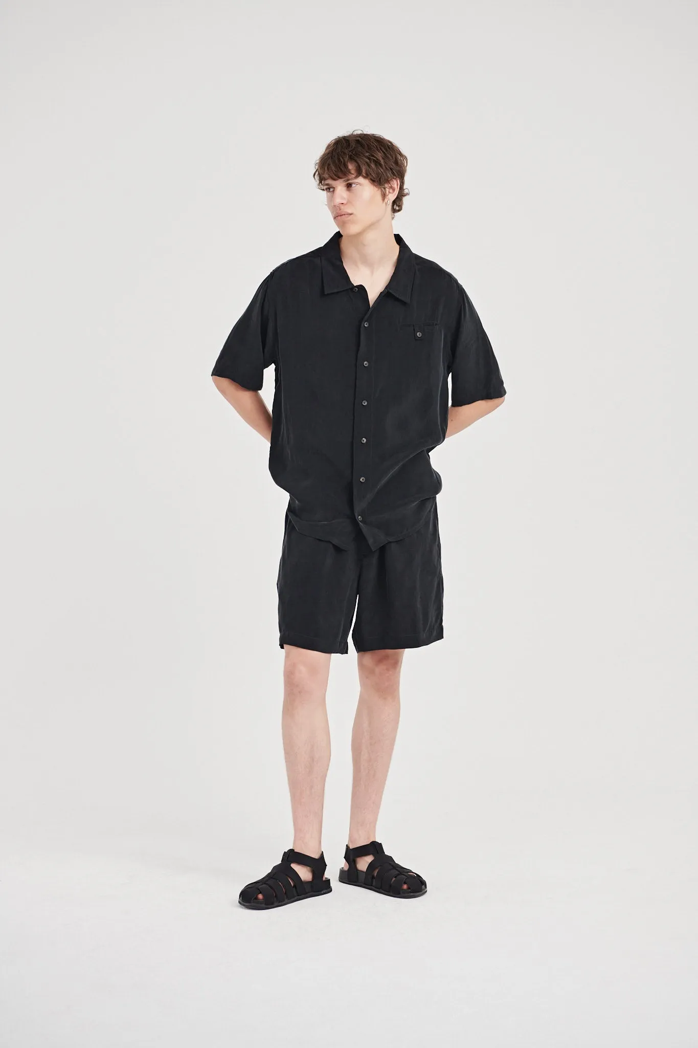 07 / Vegan silk Shorts black