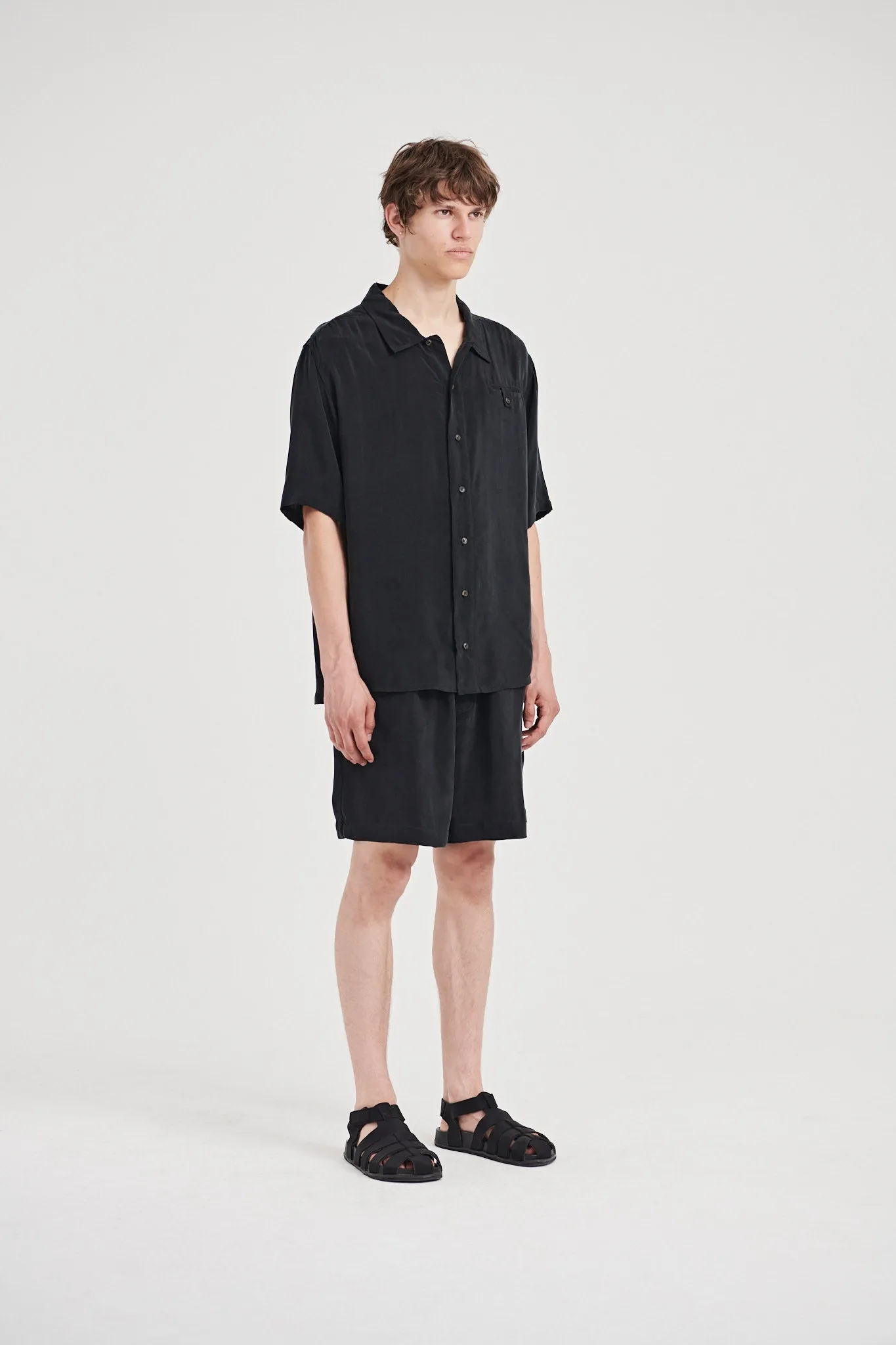 07 / Vegan silk Shorts black
