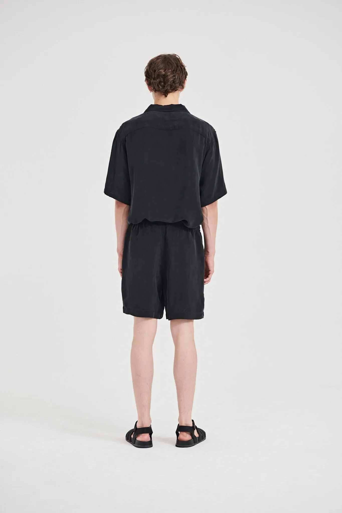 07 / Vegan silk Shorts black