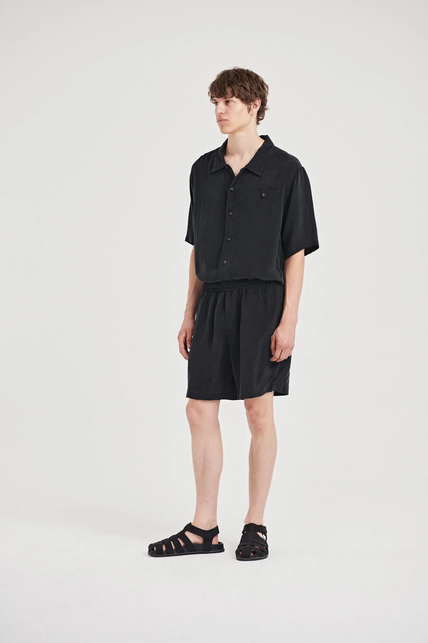 07 / Vegan silk Shorts black