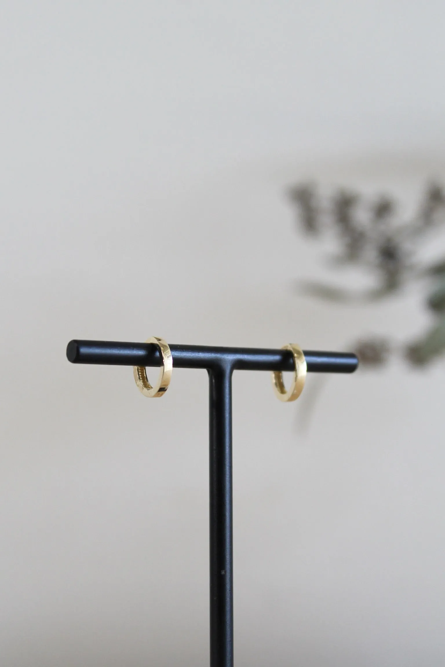 14k Yellow Gold Tailored Square Wire Hoops
