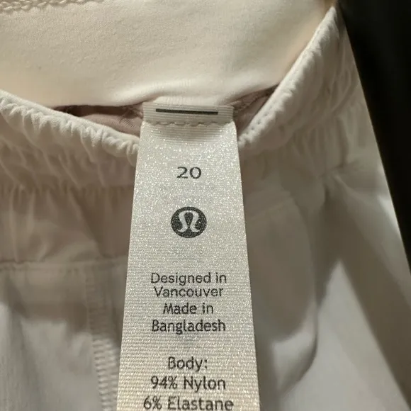 (2188) LULULEMON Track that Short 5&quot; in Sz 20