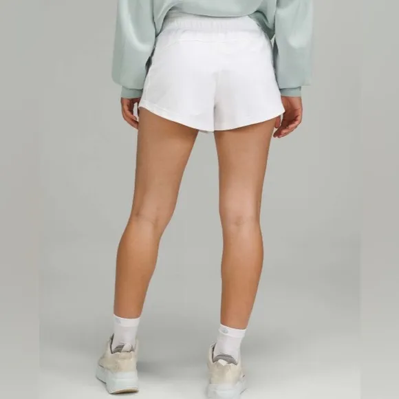 8027 -Lululemon Inner Glow High-Rise Short 3&quot;White- size 10