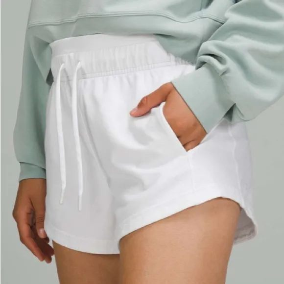 8027 -Lululemon Inner Glow High-Rise Short 3&quot;White- size 10