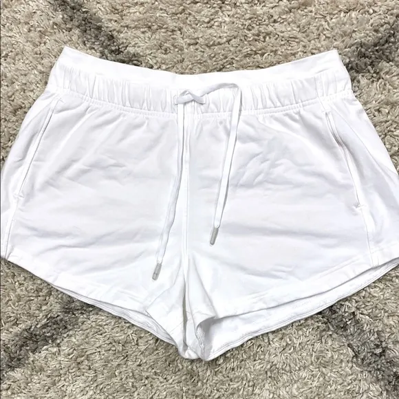 8027 -Lululemon Inner Glow High-Rise Short 3&quot;White- size 10