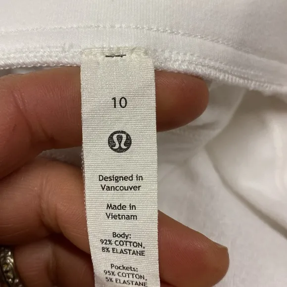 8027 -Lululemon Inner Glow High-Rise Short 3&quot;White- size 10