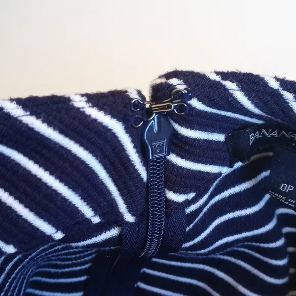 Banana Republic Rayon Blend Navy &amp; White Striped Pencil Skirt / Wiggle Skirt 0P