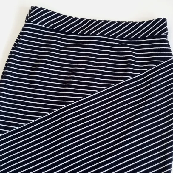 Banana Republic Rayon Blend Navy &amp; White Striped Pencil Skirt / Wiggle Skirt 0P