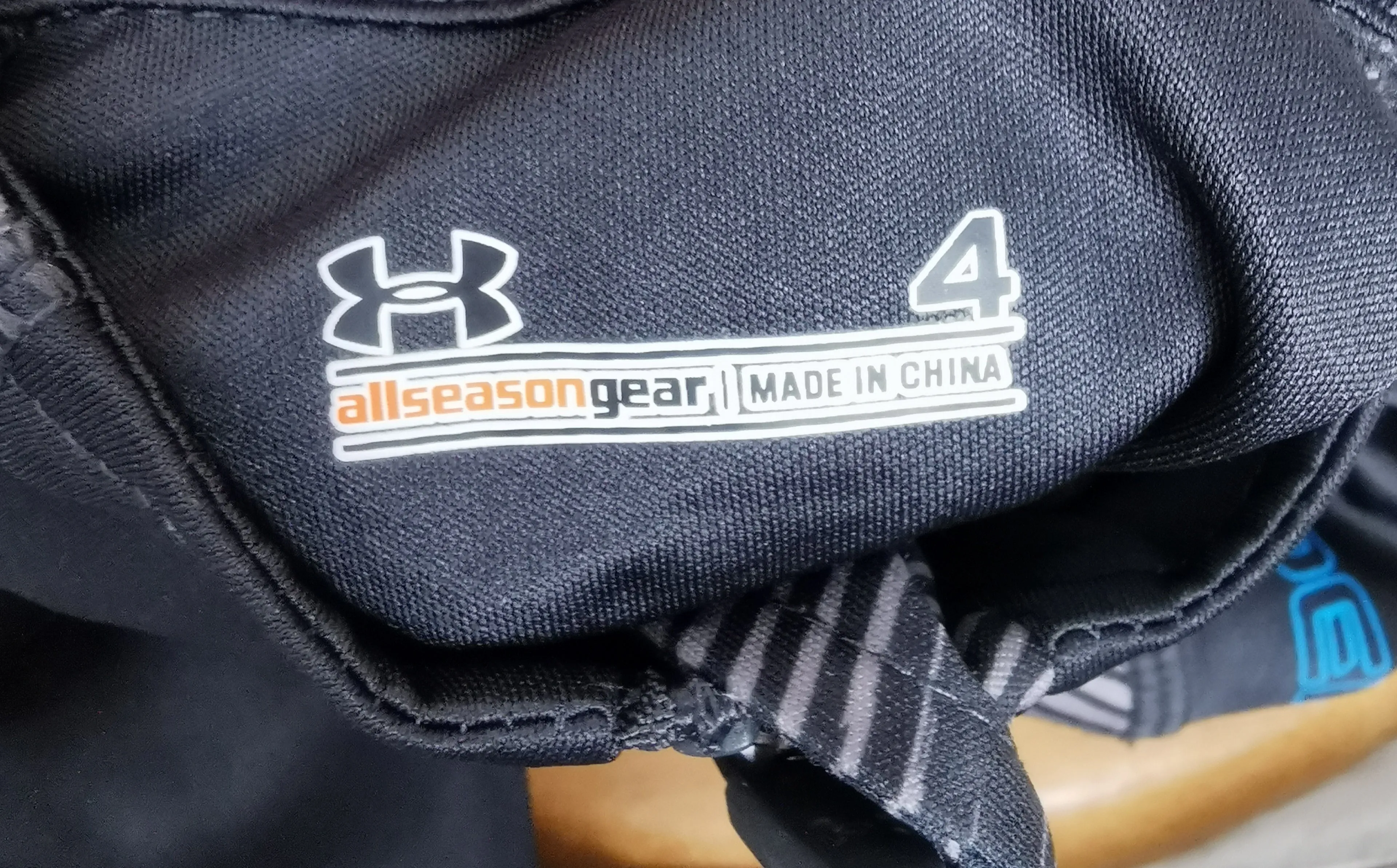 BOY SIZE 4 YEARS - UNDER ARMOUR Heatgear Pullover Jacket EUC B3