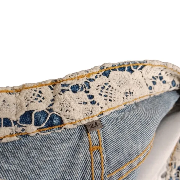CARMAR Ivory Lace Medium Blue Denim Jean Raw Hem Mini Shorts 24