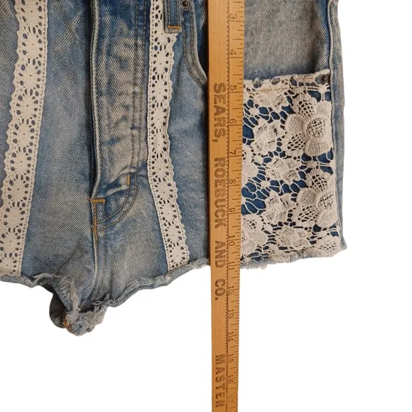 CARMAR Ivory Lace Medium Blue Denim Jean Raw Hem Mini Shorts 24