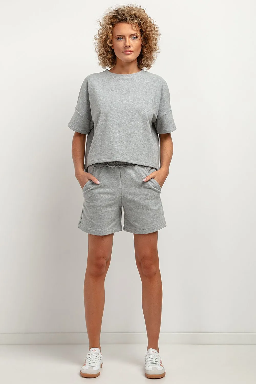 Chic Urban Blouse with Loose Fit