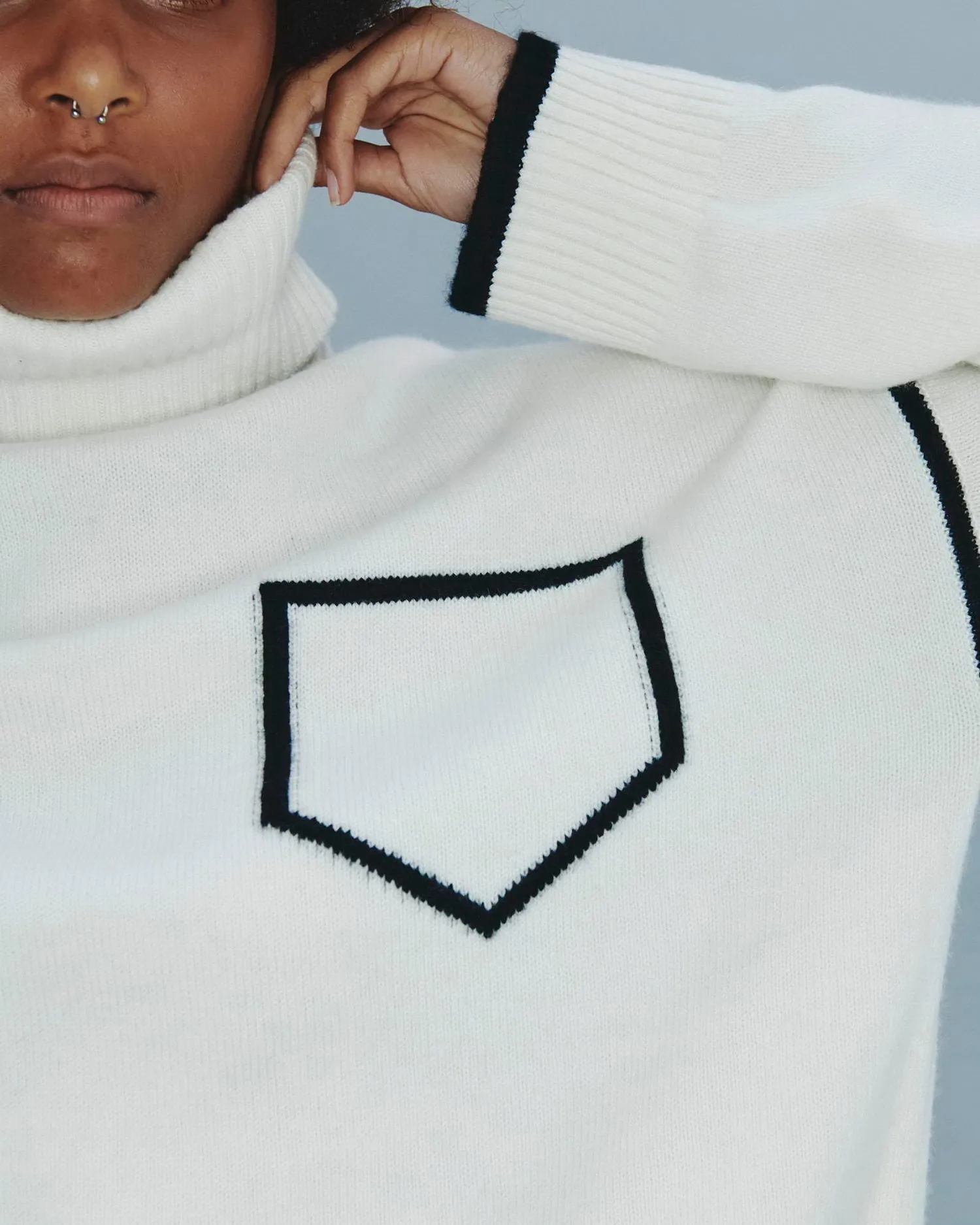 Contrast Line Turtleneck