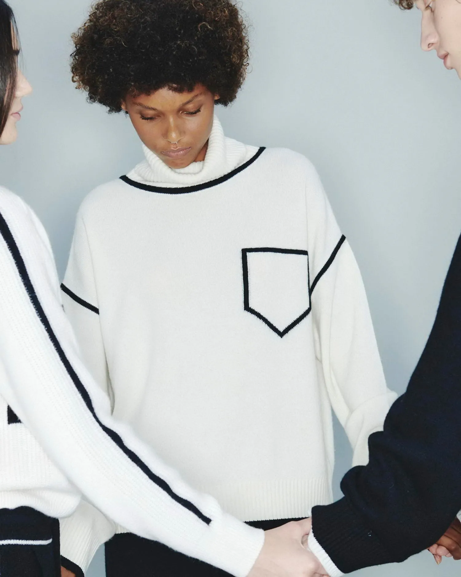 Contrast Line Turtleneck
