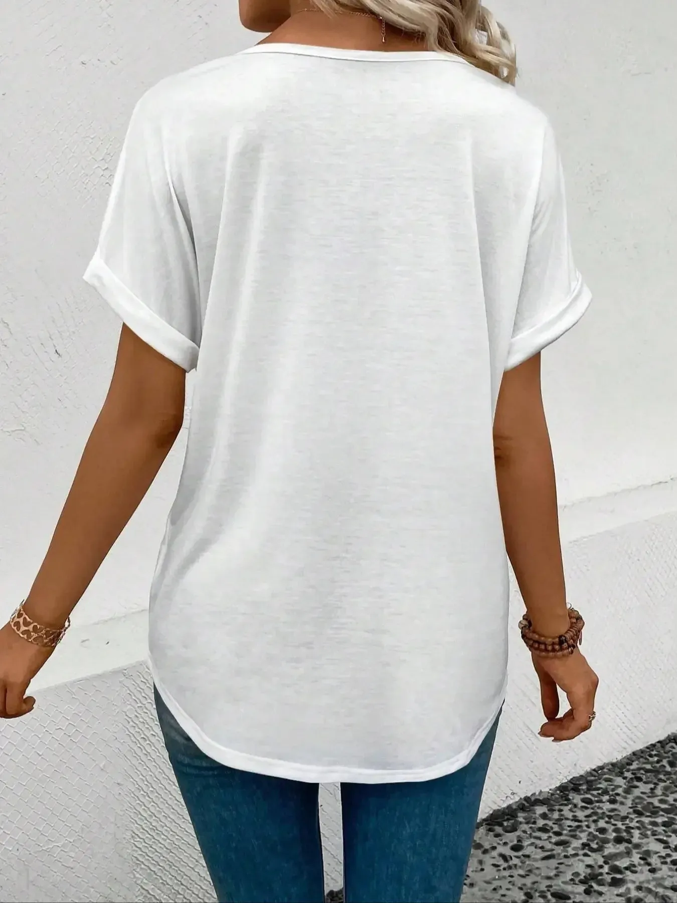 Elara | Chic Comfort V-Neck T-Shirt