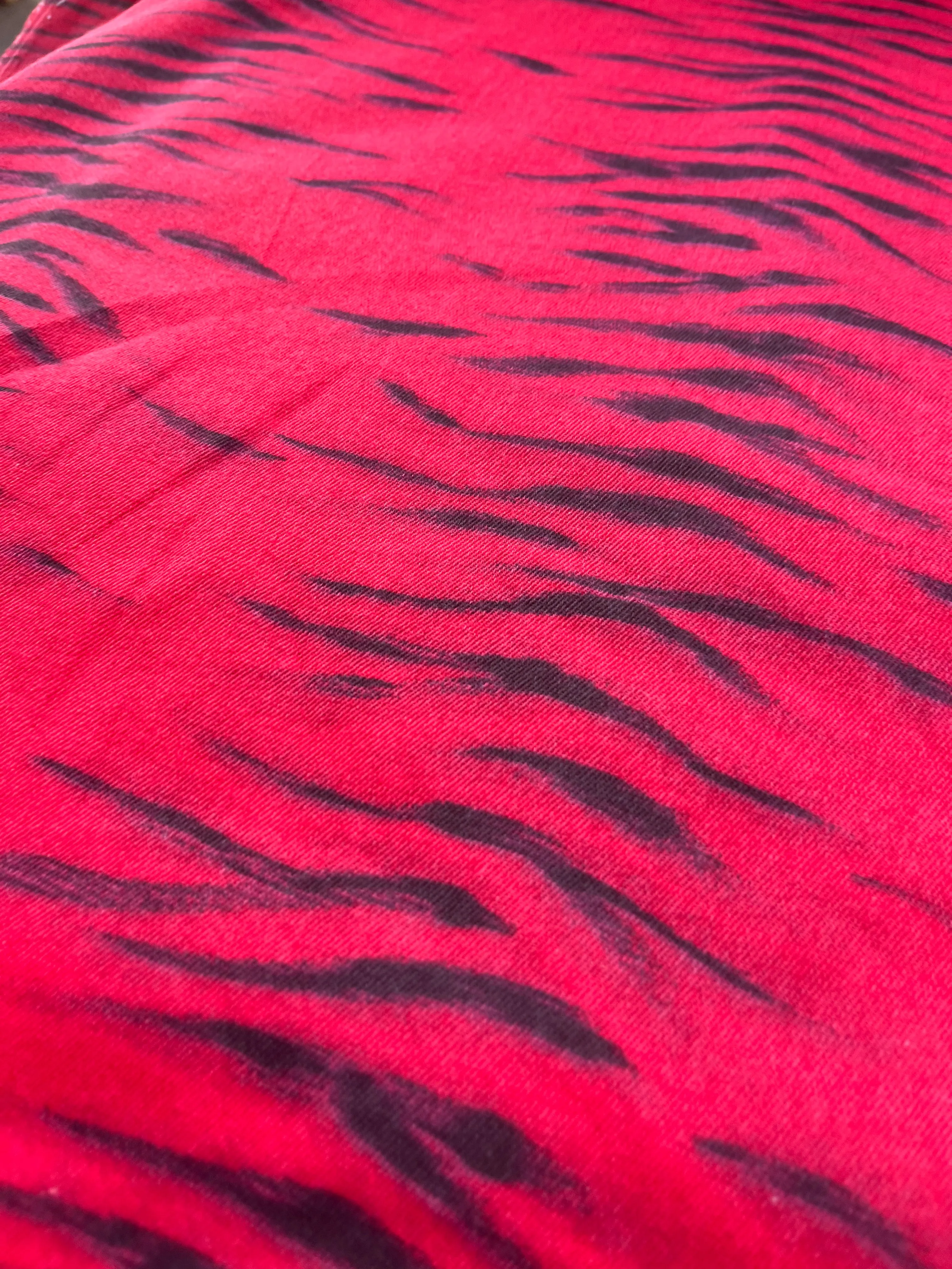 Fatima 007 cotton twill stretch with red/black zebra print