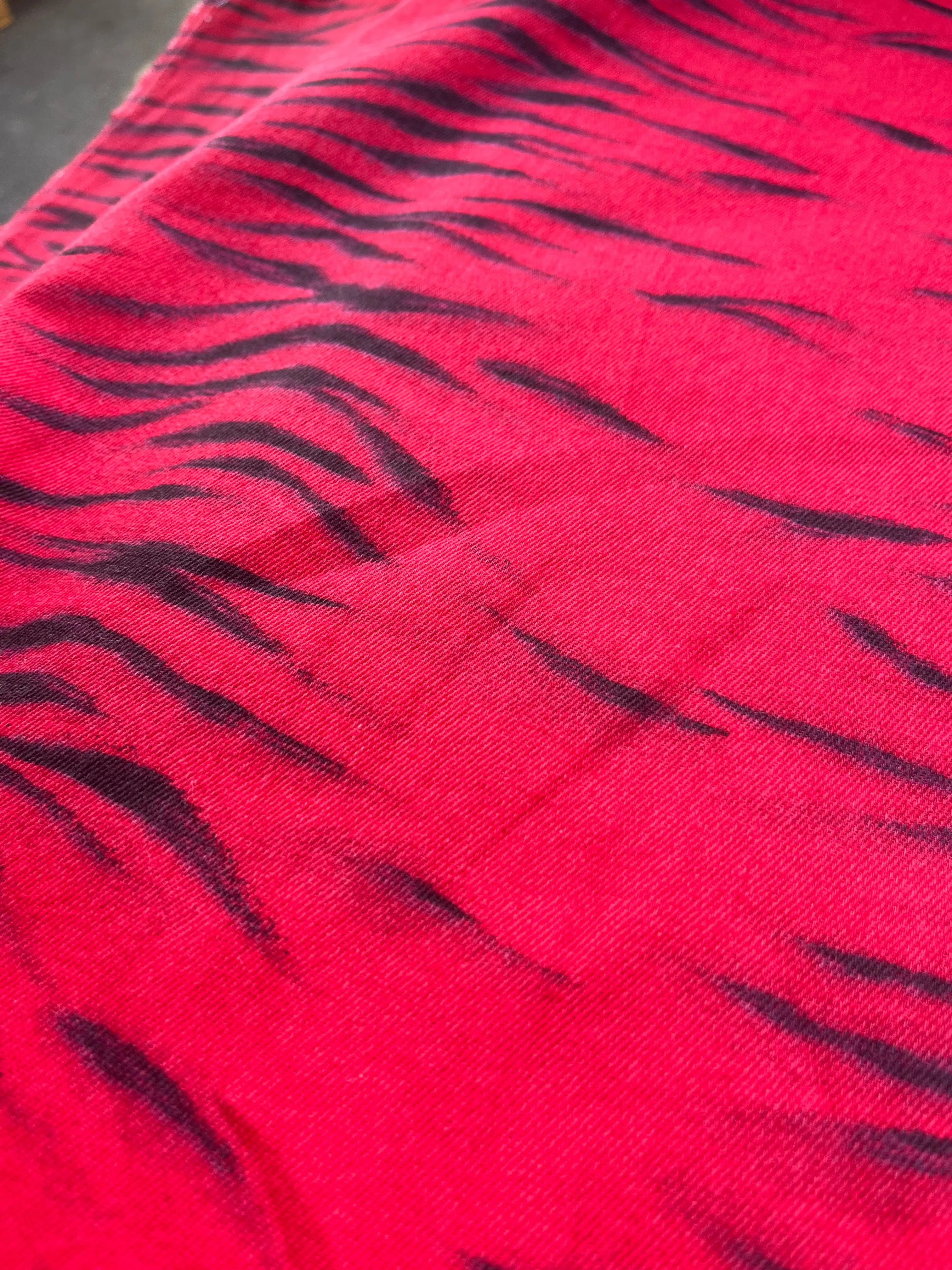 Fatima 007 cotton twill stretch with red/black zebra print