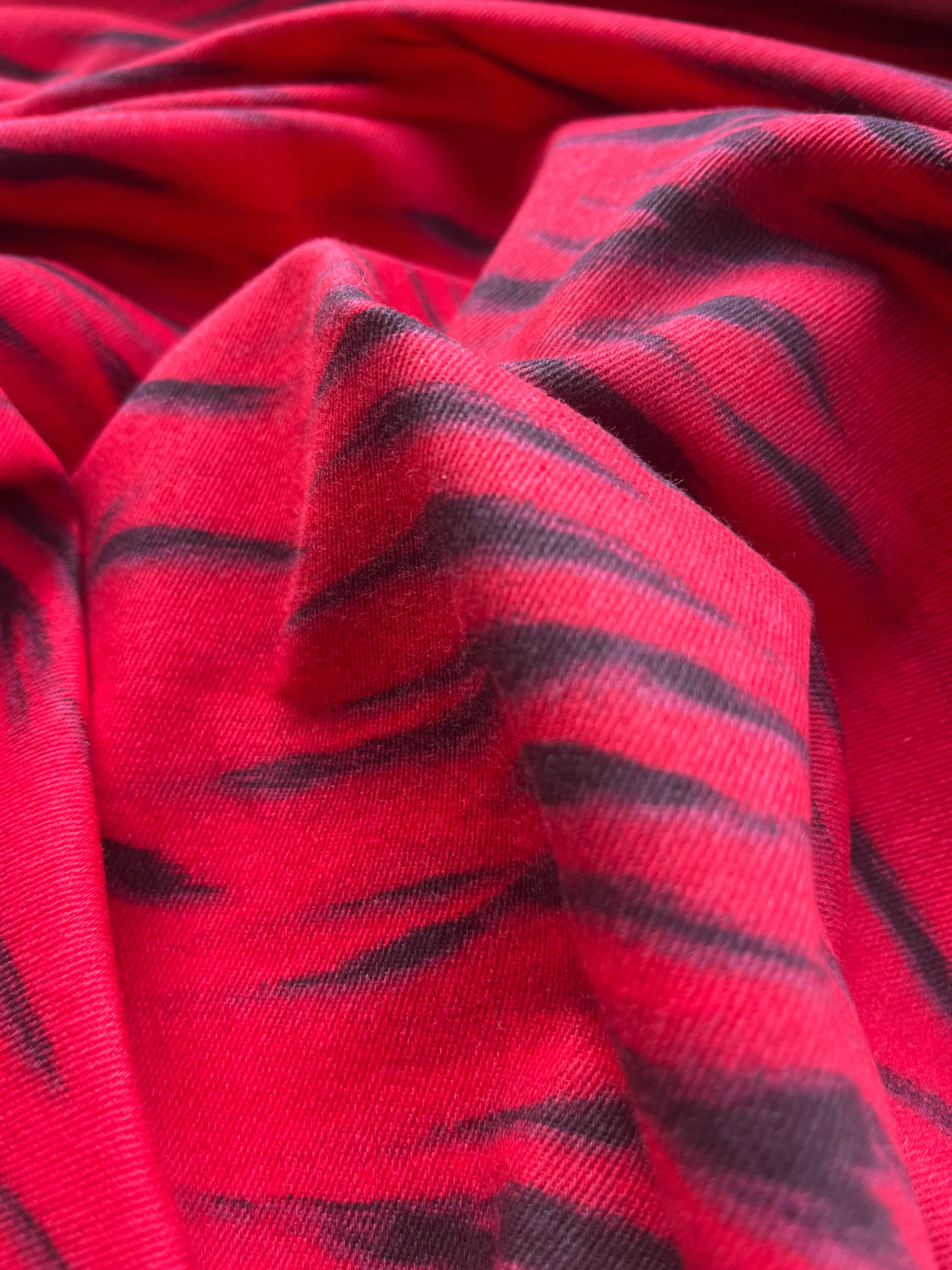 Fatima 007 cotton twill stretch with red/black zebra print