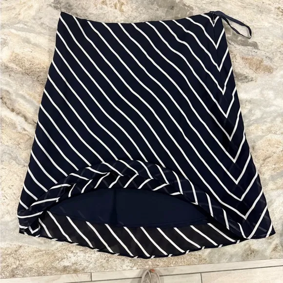 Gorgeouss flouncy Ralph Lauren skirt navy and white