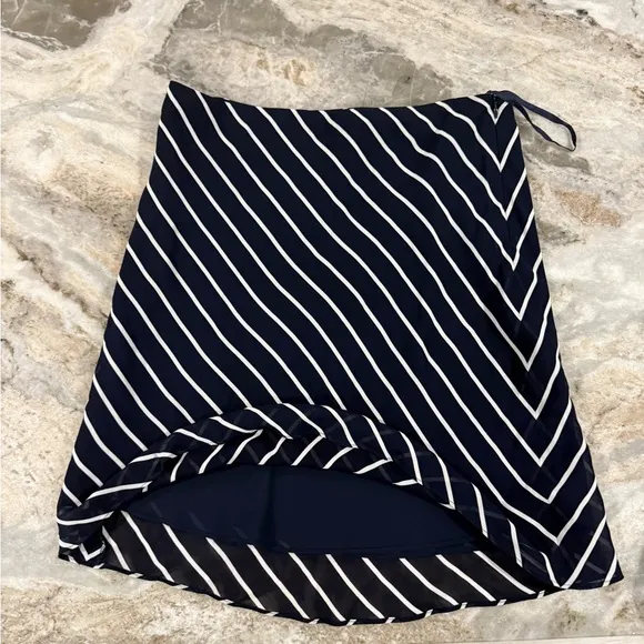 Gorgeouss flouncy Ralph Lauren skirt navy and white
