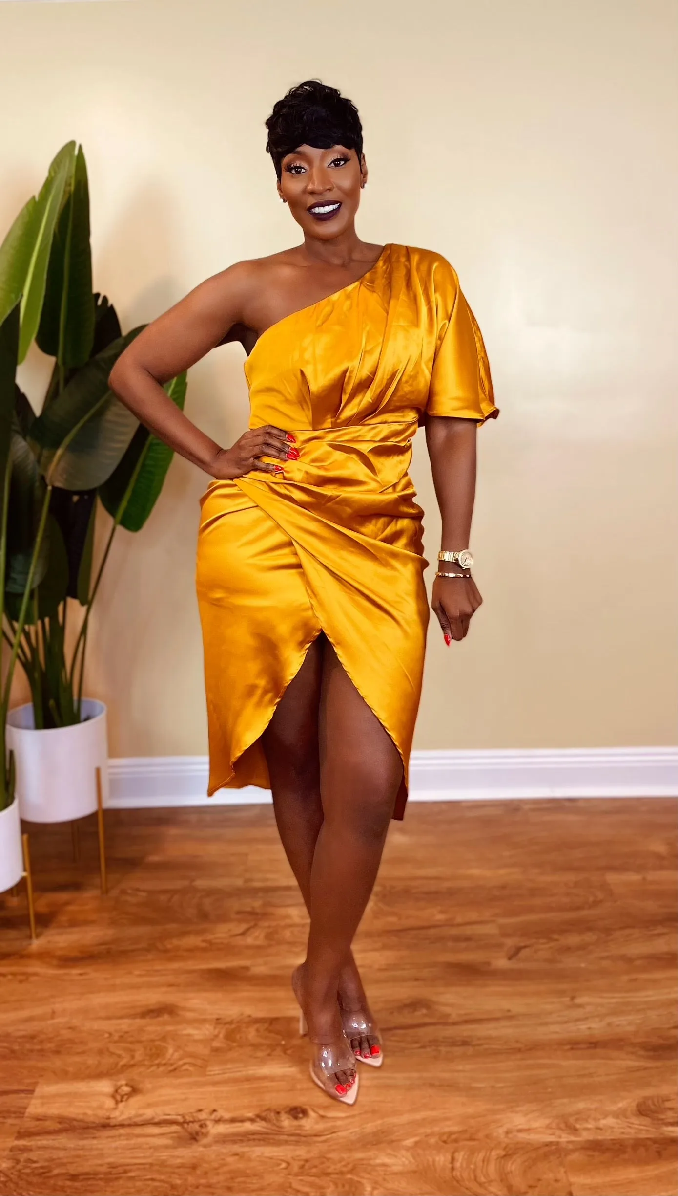 HOLIDAY STRUT DRESS (GOLD)