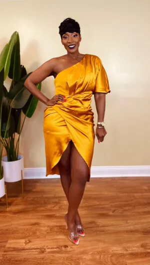 HOLIDAY STRUT DRESS (GOLD)