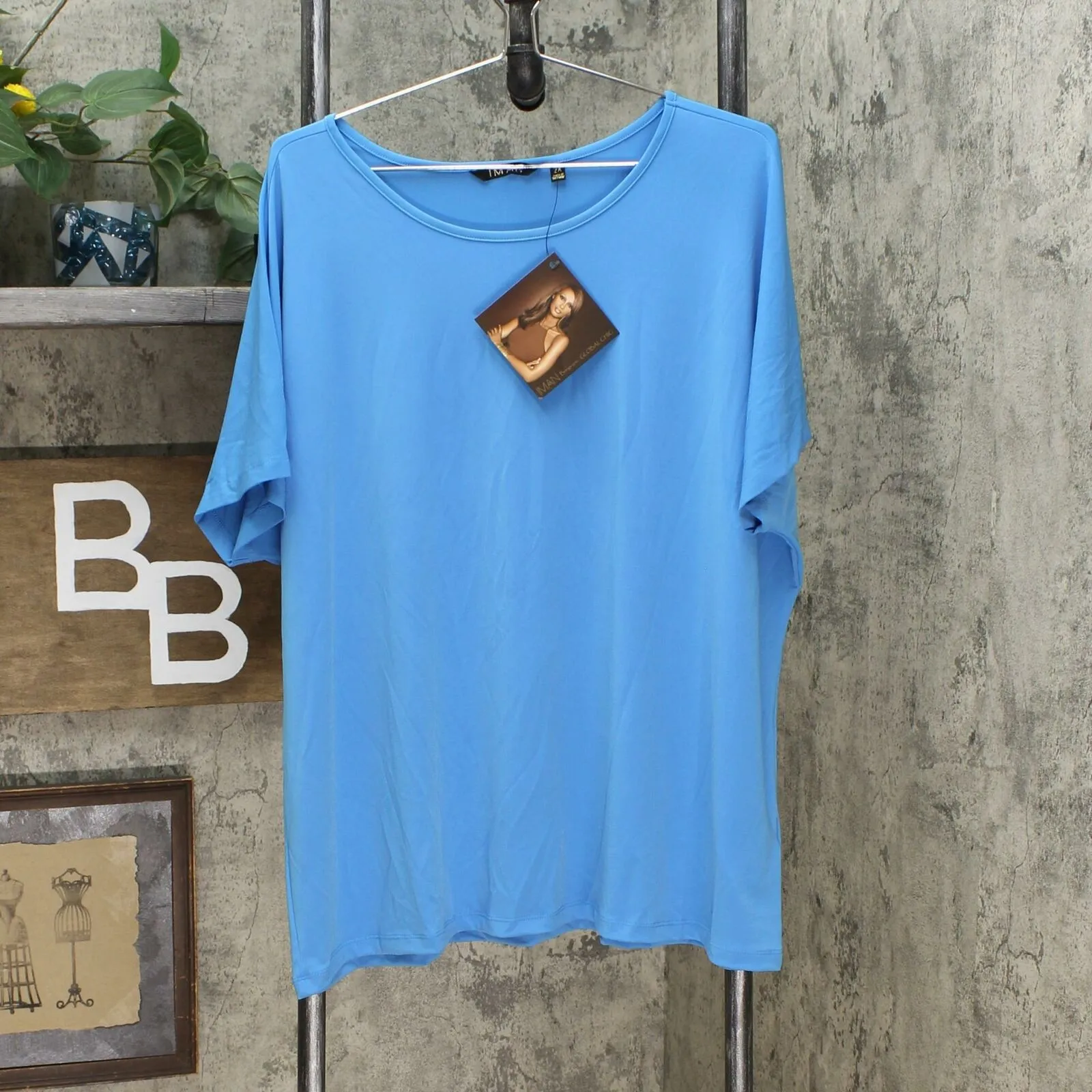 IMAN Women's Plus Size 2 Pack City Chic Short Sleeve T-Shirts With Necklace