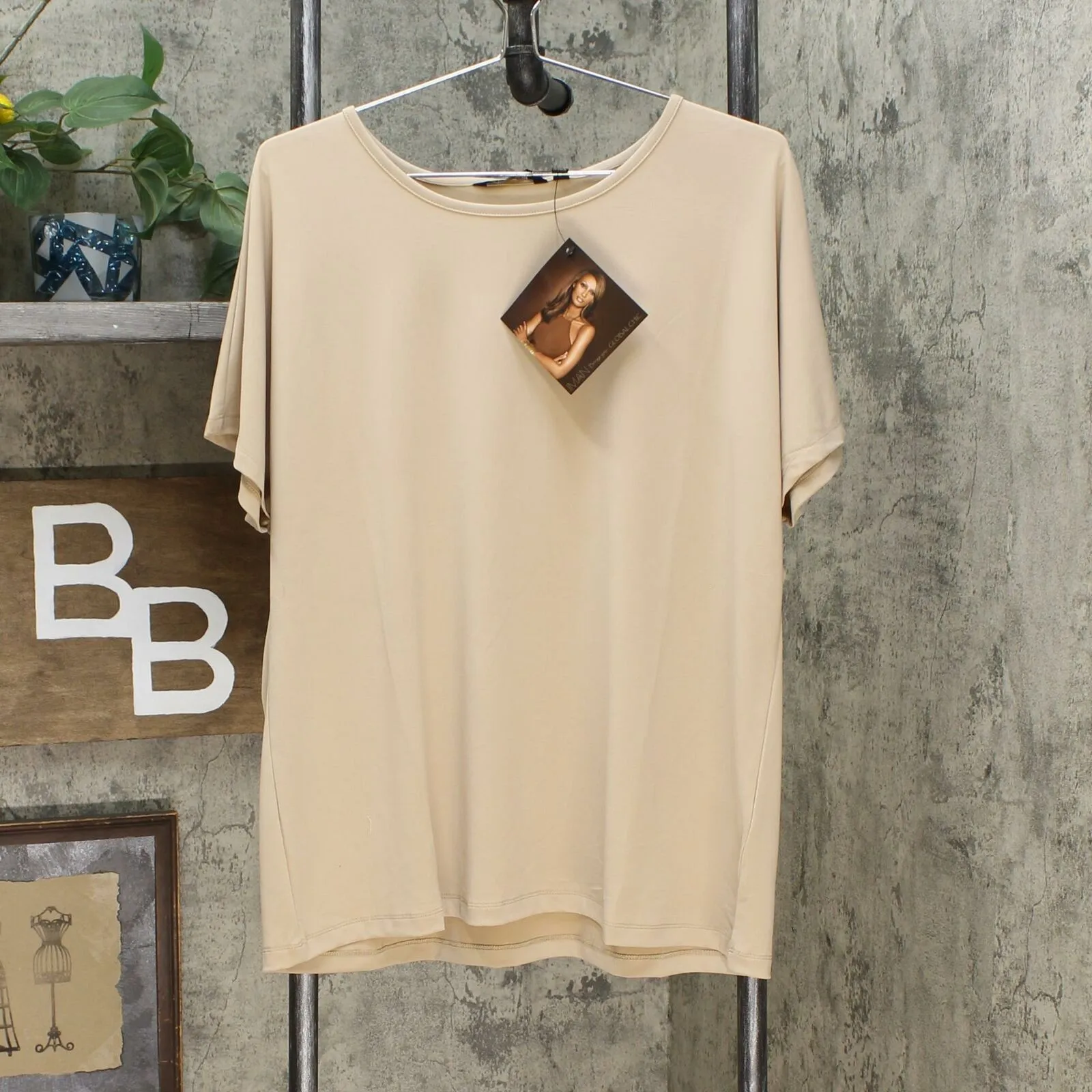 IMAN Women's Plus Size 2 Pack City Chic Short Sleeve T-Shirts With Necklace