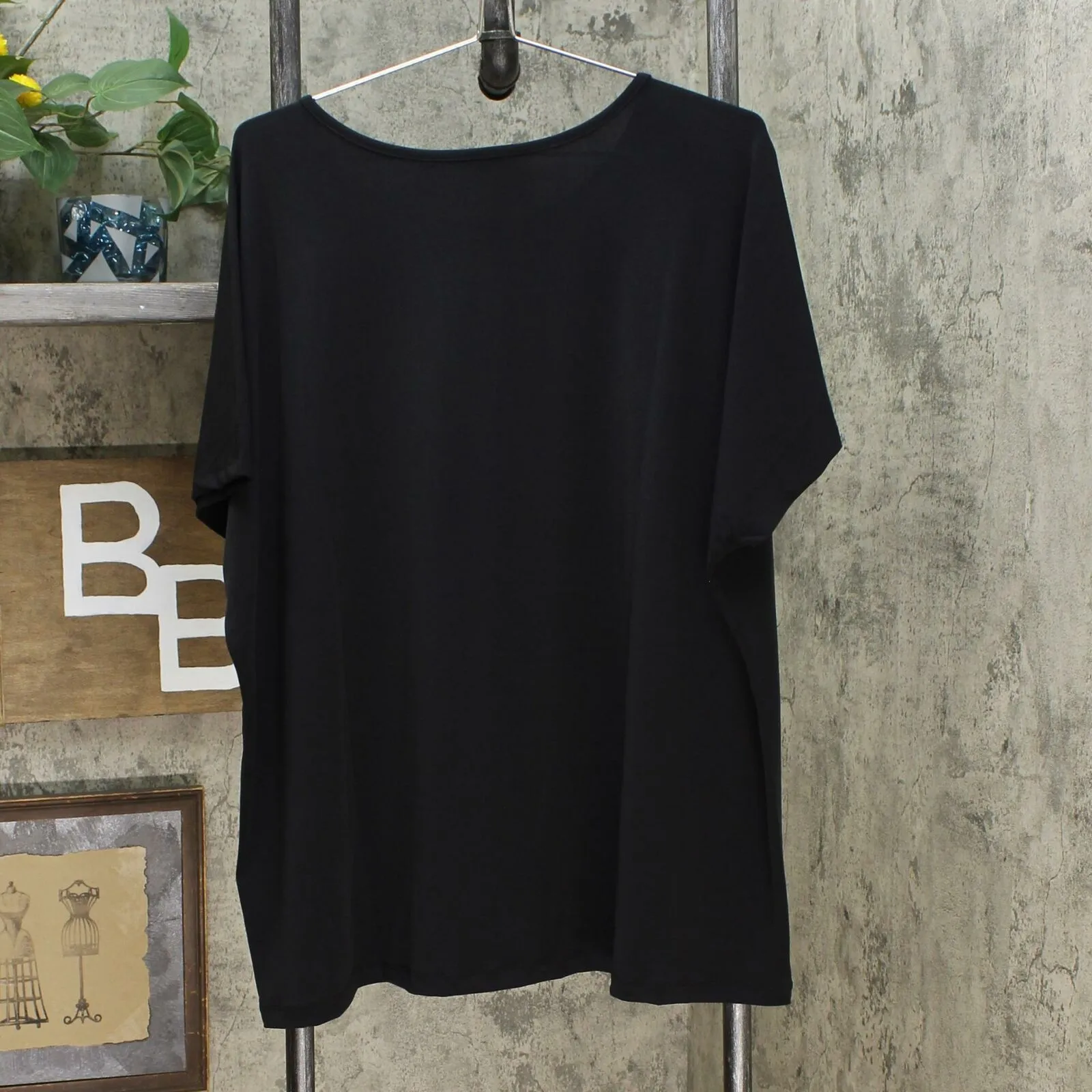 IMAN Women's Plus Size 2 Pack City Chic Short Sleeve T-Shirts With Necklace