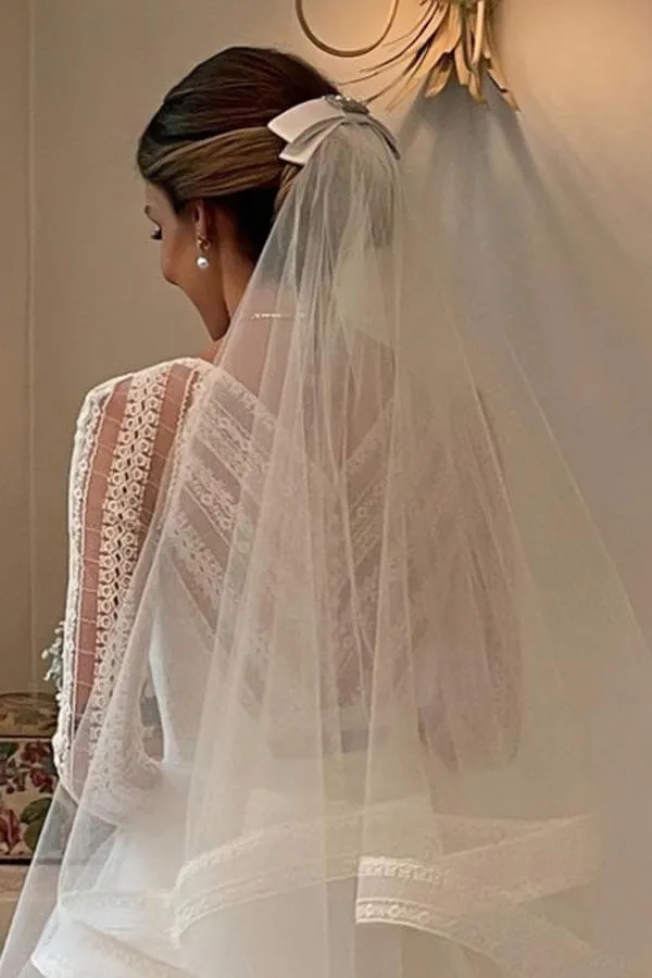 Layered Tulle Ball Gown Lace V-neck Long Sleeves Wedding Dresses, MW985