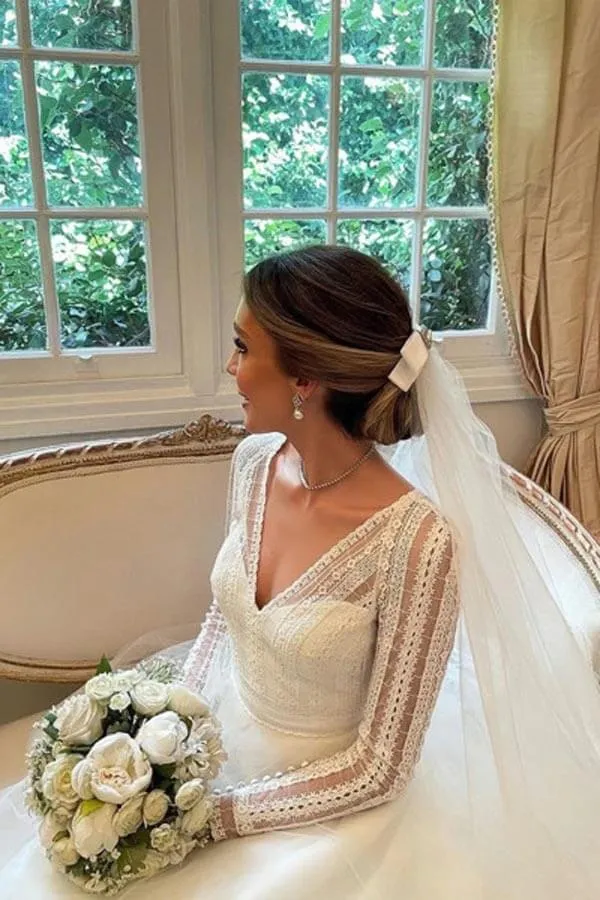 Layered Tulle Ball Gown Lace V-neck Long Sleeves Wedding Dresses, MW985