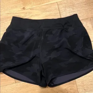 lululemon athletica Black camouflage Women's Shorts size 6