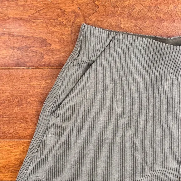 Lululemon Ribbed Softstreame Soft Stream High Rise Shorts Nomad Brown Sz 4