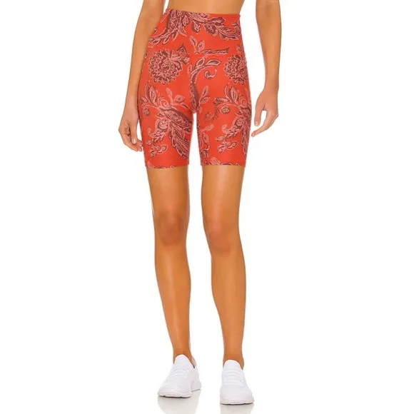 New Beyond Yoga High Waisted Biker Short in Chai &amp; Paprika Paisley Medium