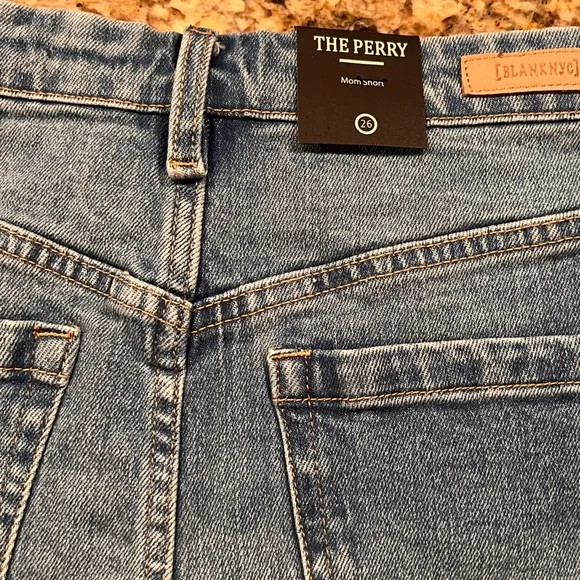 NWT Blank NYC The Perry Mom Jean Shorts