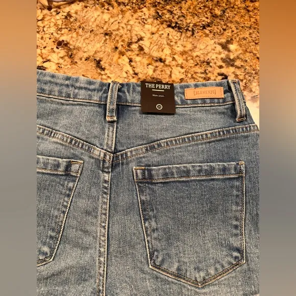 NWT Blank NYC The Perry Mom Jean Shorts