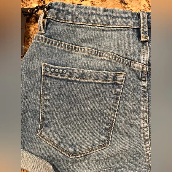 NWT Blank NYC The Perry Mom Jean Shorts
