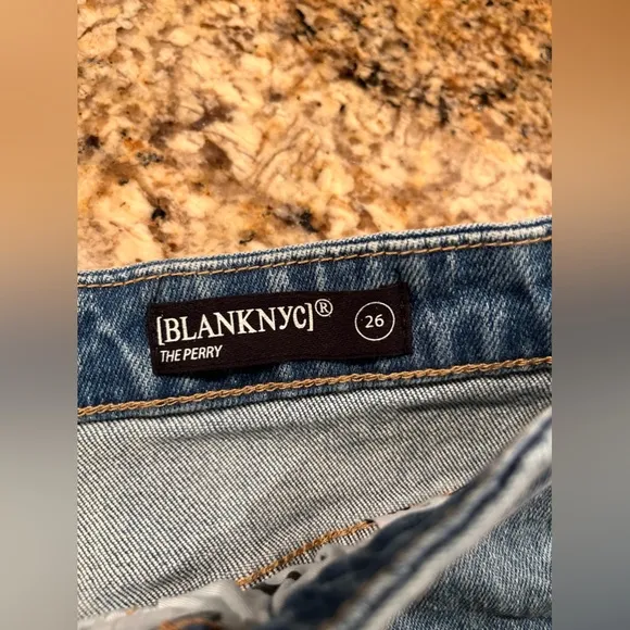 NWT Blank NYC The Perry Mom Jean Shorts