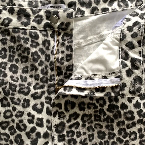 NWT Good American Leopard Print Denim Shorts