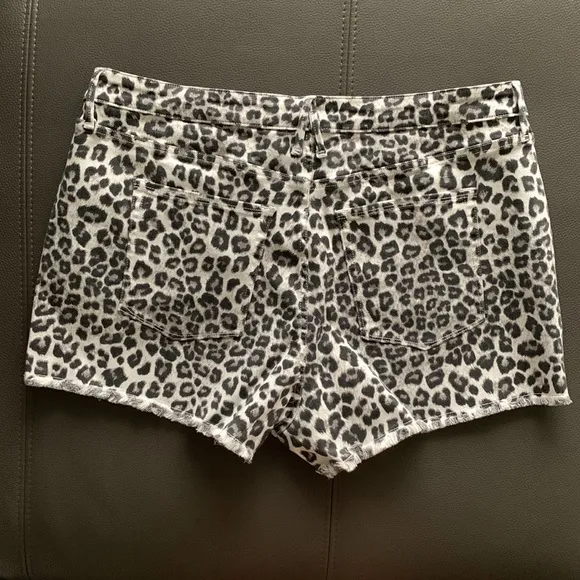 NWT Good American Leopard Print Denim Shorts