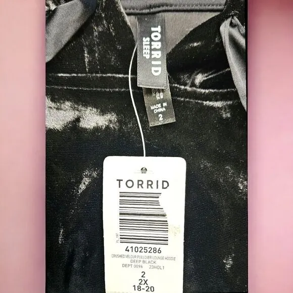PRICE FIRM!$58 TORRID CRUSHED VELOUR Pullover With Matching Shorts Set.