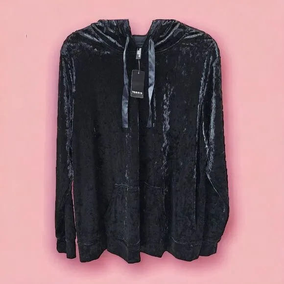 PRICE FIRM!$58 TORRID CRUSHED VELOUR Pullover With Matching Shorts Set.