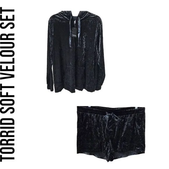 PRICE FIRM!$58 TORRID CRUSHED VELOUR Pullover With Matching Shorts Set.