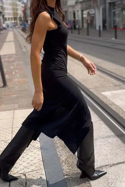 sleeveless black tight pleated dress