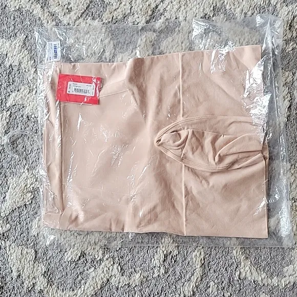 SPANX OnCore Mid Thigh Short Medium New Soft Nude