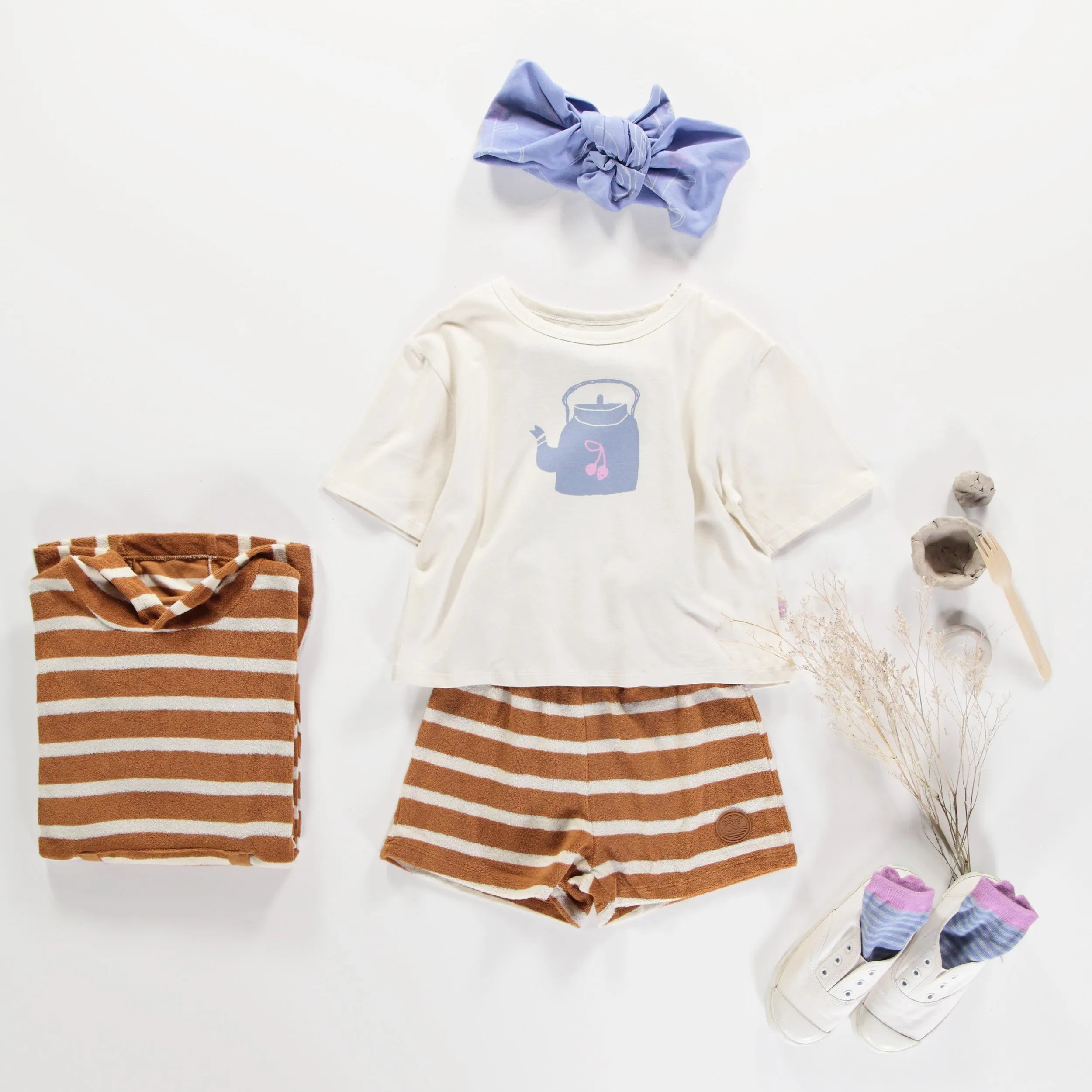 T-shirt ivoire à manches courtes en coton, enfant || Ivory short-sleeved t-shirt in cotton, child