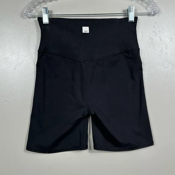 Vuori Women’s Studio Bike Shorts in Black Size Large